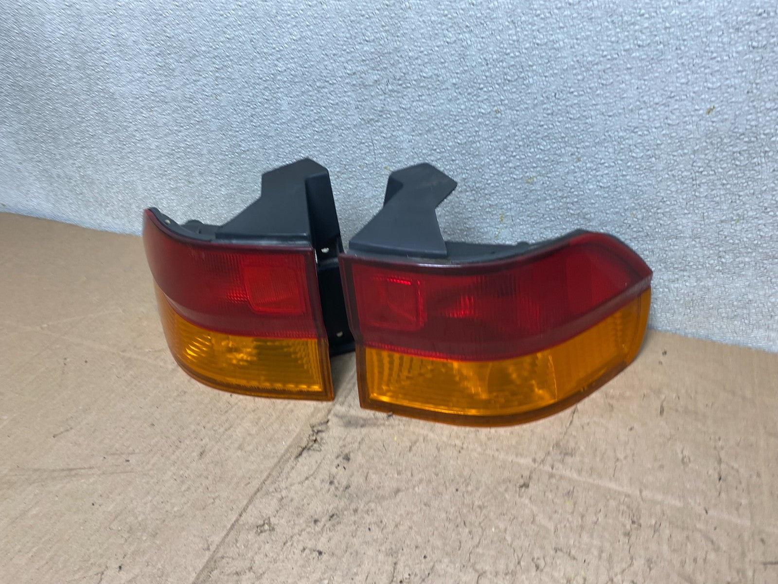 2002 2003 2004 Honda Odyssey Left+Right Side Tail Lights W2682 DW1