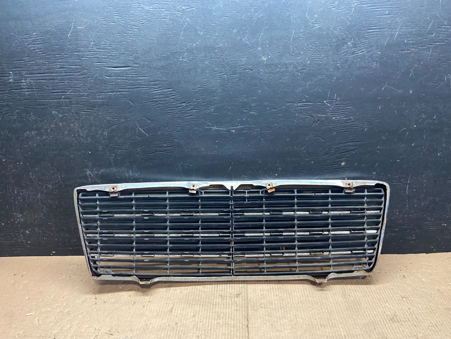 1994 to 1999 Mercedes-Benz W140 S600 S500 S320 Front Upper Grille OEM N92175