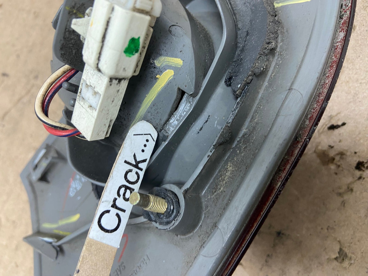 2001 2002 Toyota Corolla Left Driver LH Side Inner Tail light AI1139 LK6