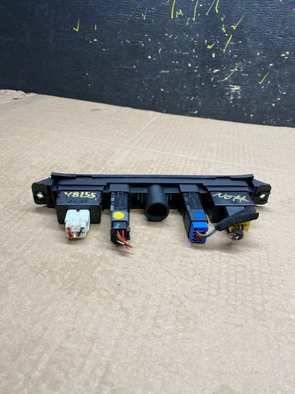 2006 - 2012 Kia Sedona Entourage Front Heated Seat Switch ESC OFF Y8155 DG3