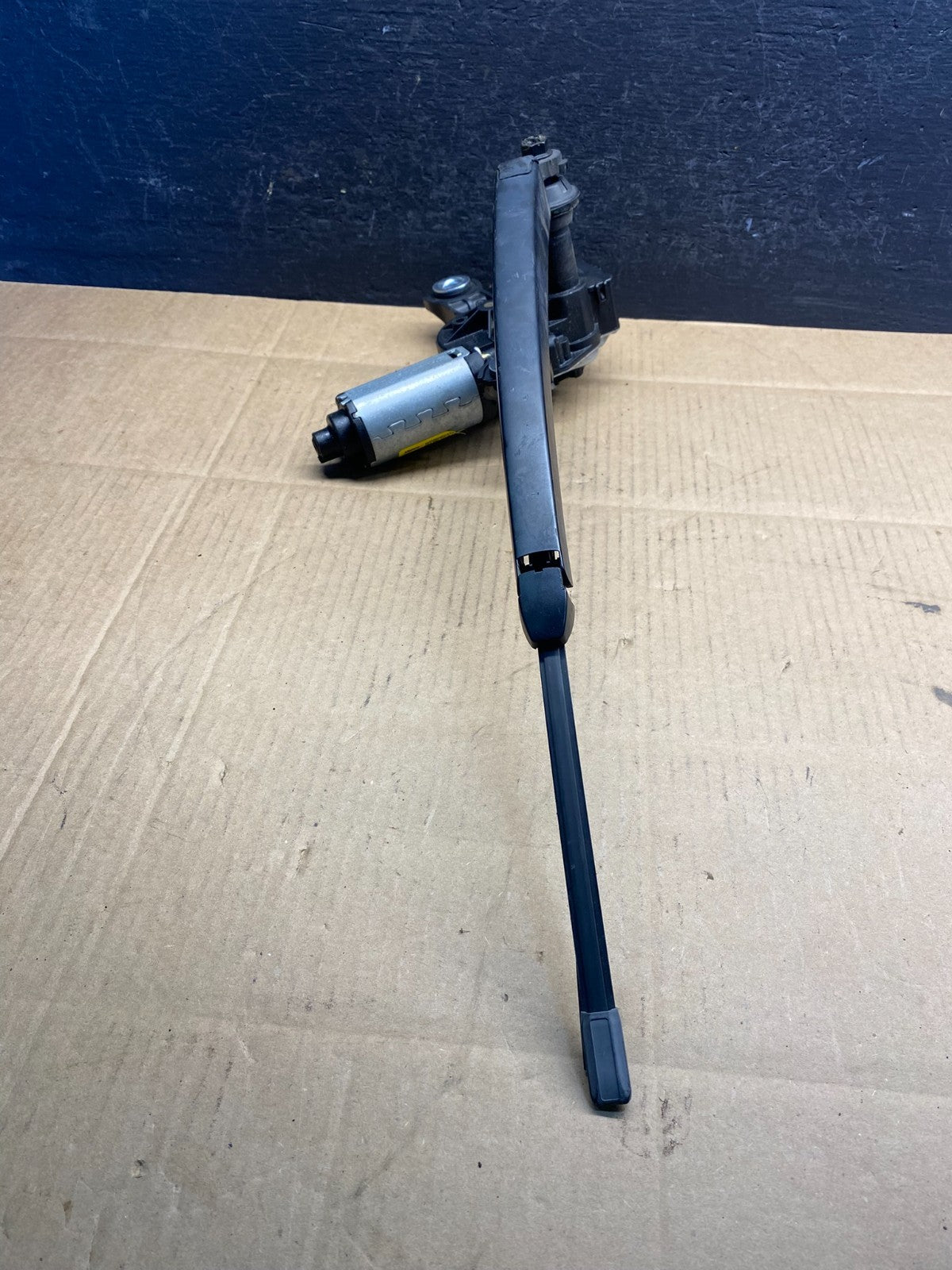 2011 to 2016 Volkswagen Tiguan Rear Window Wiper Motor AD5021 DG2