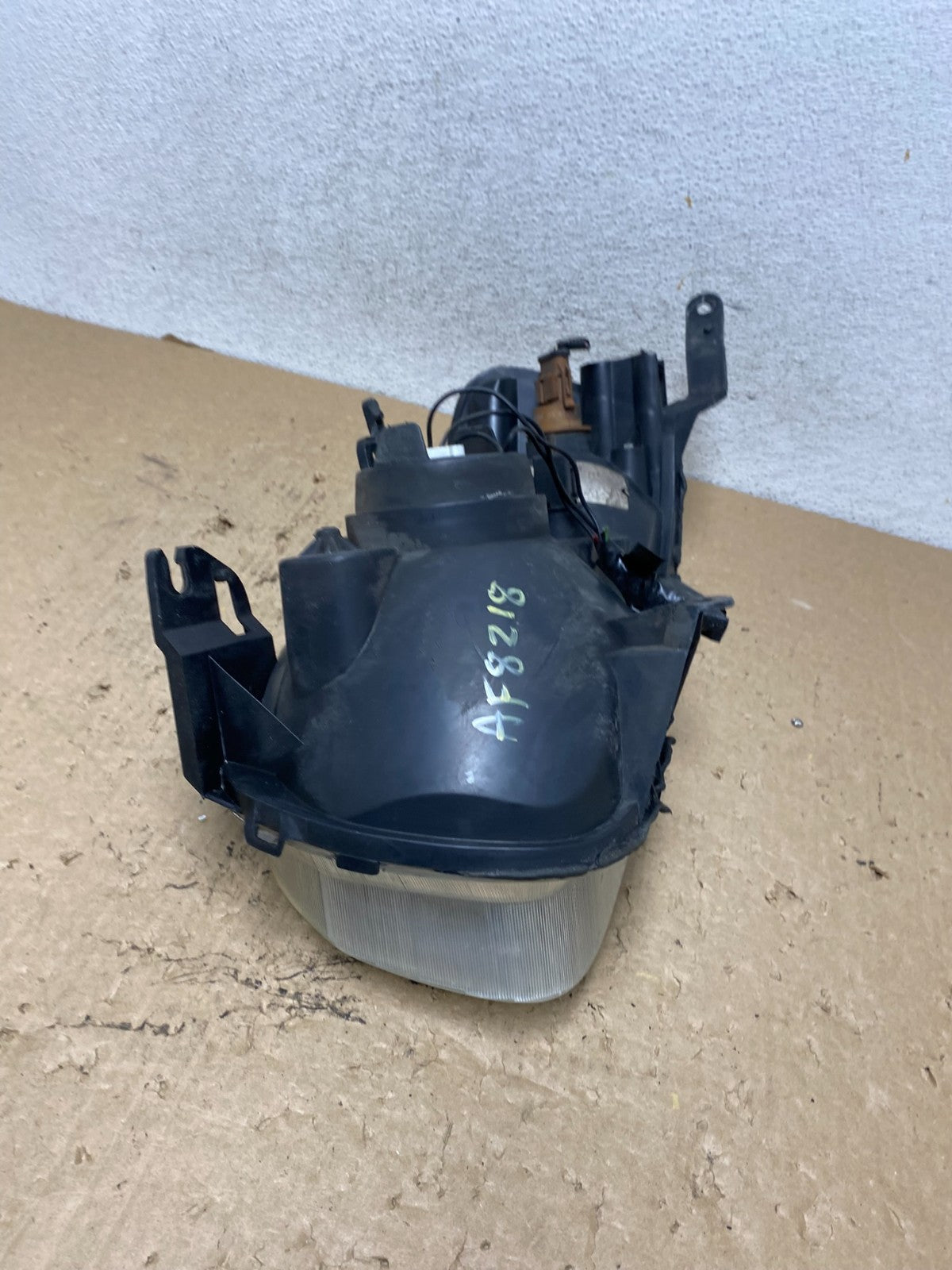 2001 - 2004 Ford Escape Right Passenger RH Halogen Headlight af8218 DG8