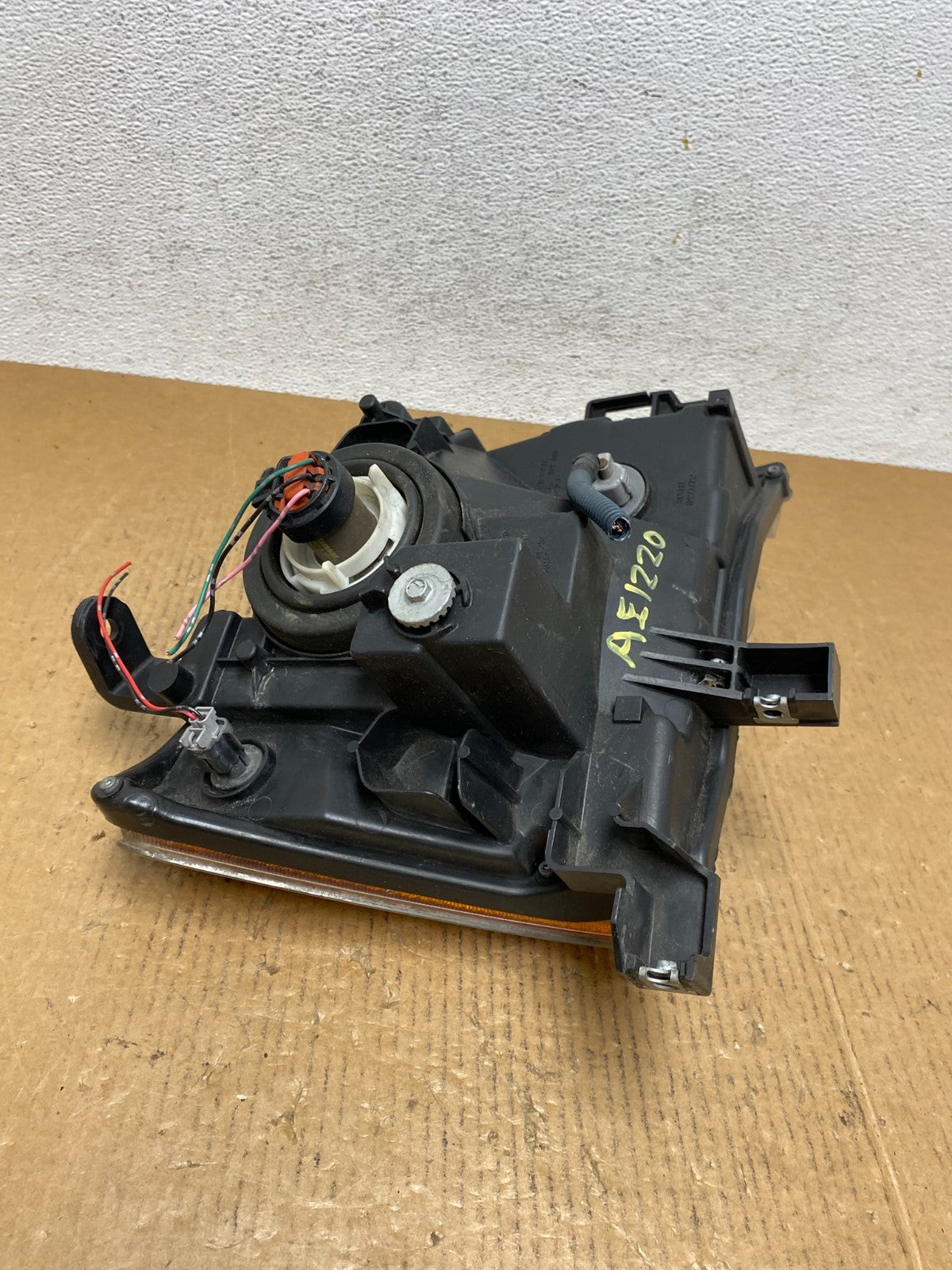 2005 - 2015 Nissan Xterra Driver Left LH Side Headlight AE1220 DW8