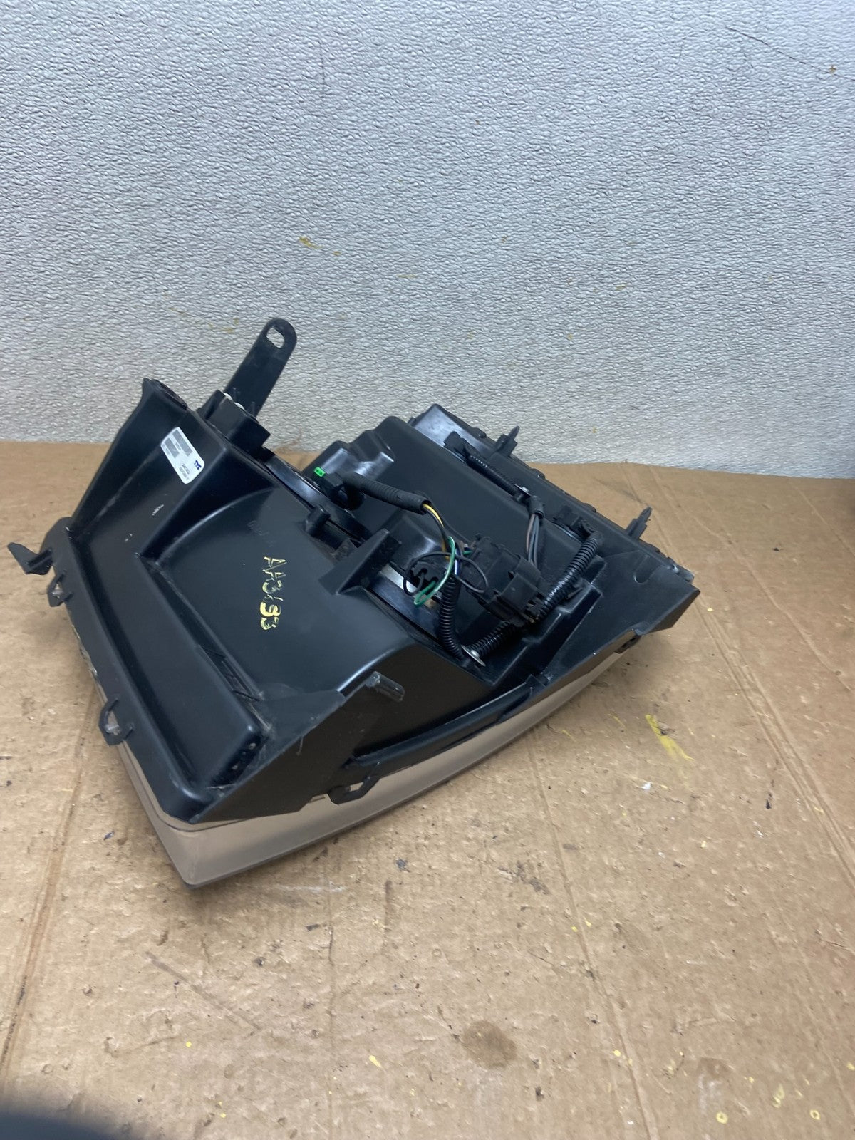 2007 to 2014 Chevrolet Silverado Right Passenger RH Side Headlight AD2658 DW5