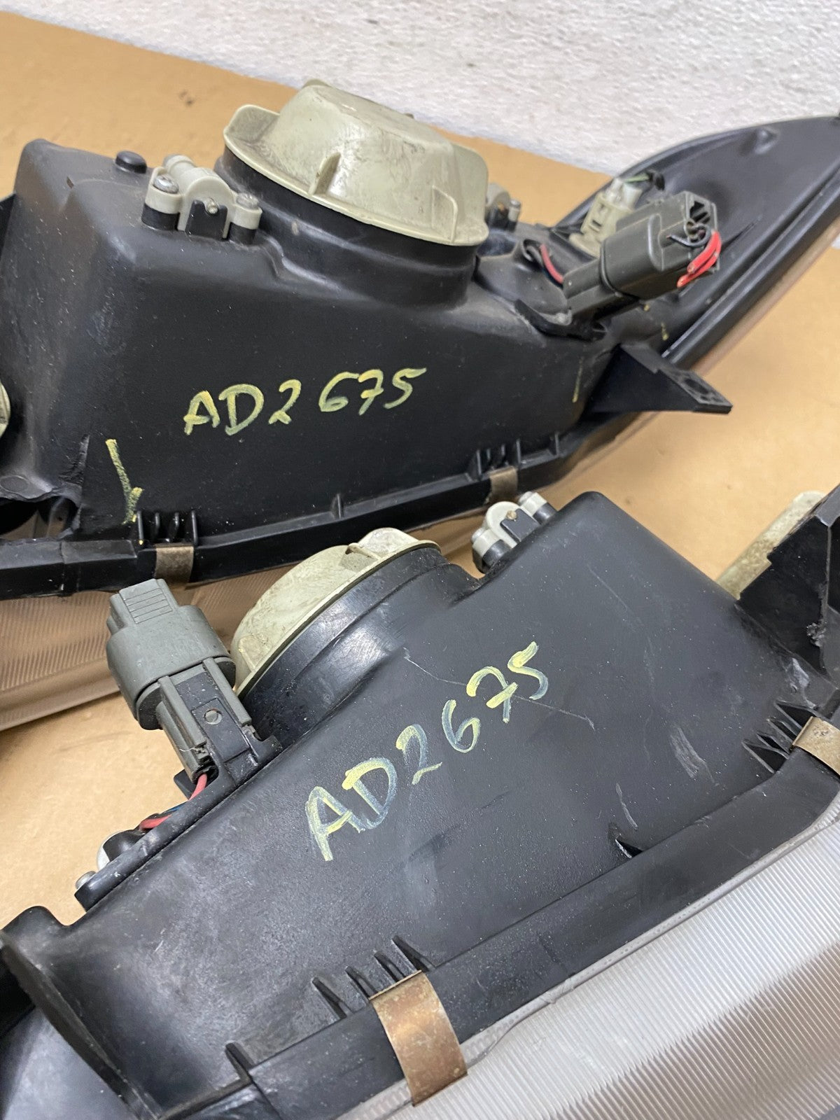 1997 to 1998 Mitsubishi Galant Left+Right Set Headlights Halogen AD2675 DW9