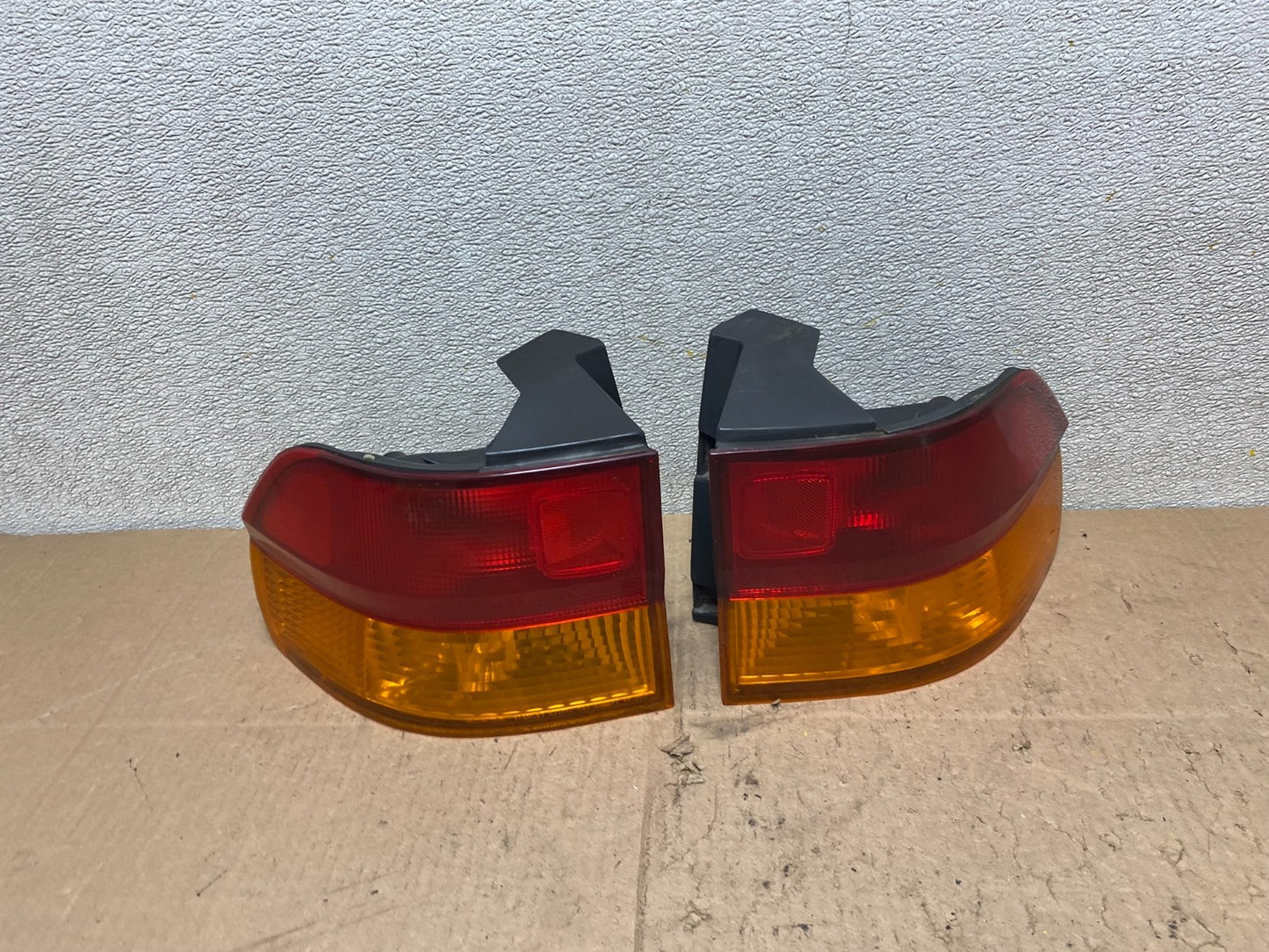 2002 2003 2004 Honda Odyssey Left+Right Side Tail Lights W2682 DW0