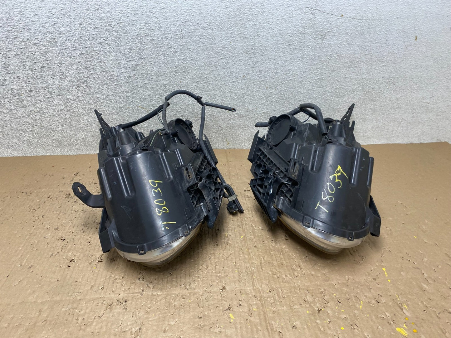 2009 - 2013 Nissan Rogue Left+Right Side Set Halogen Headlights OEM T8039 DW13