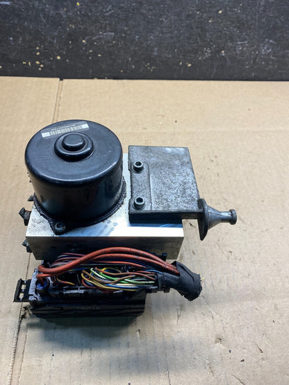 2002 to 2005 Mercedes W204 C230 C320 ABS Anti Lock Brake Pump Module V6533 DG0