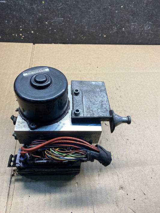 2002 to 2005 Mercedes W204 C230 C320 ABS Anti Lock Brake Pump Module V6533 DG0