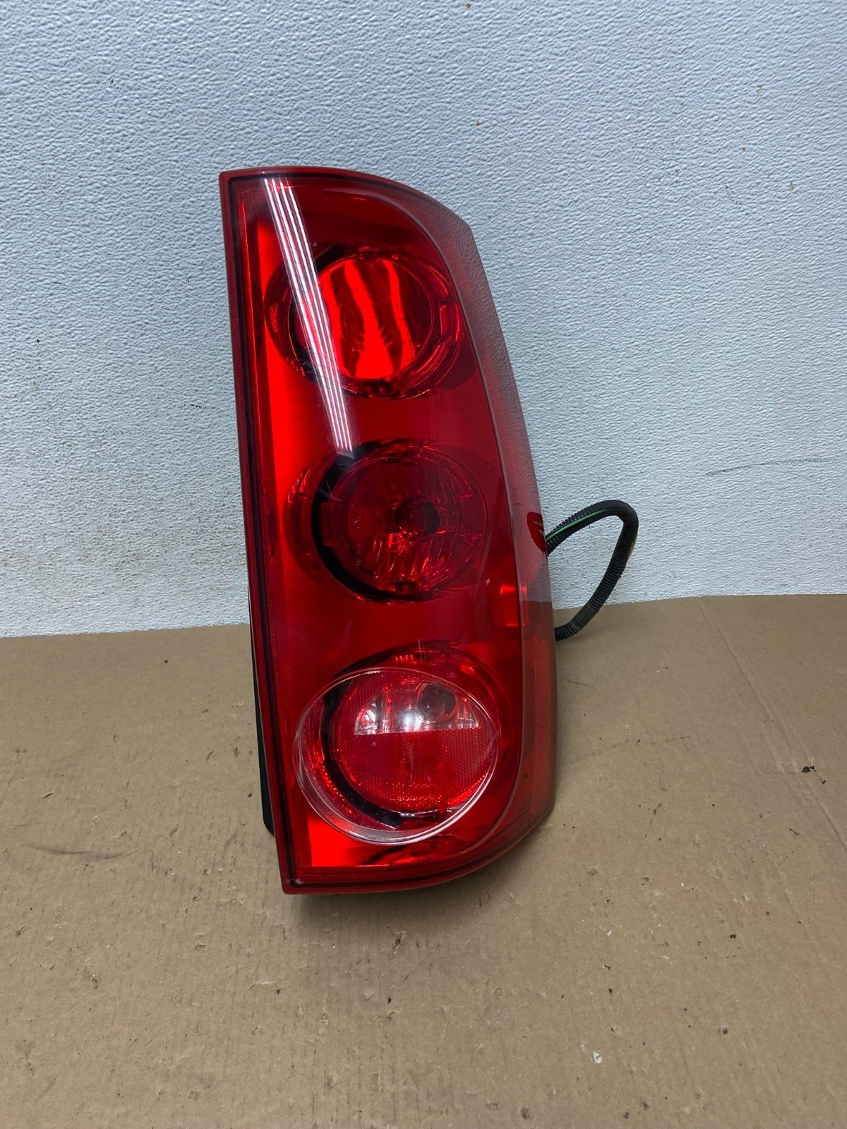 2007 to 2011 GMC Yukon Right Passenger RH Side Tail Light AD6513 DW0