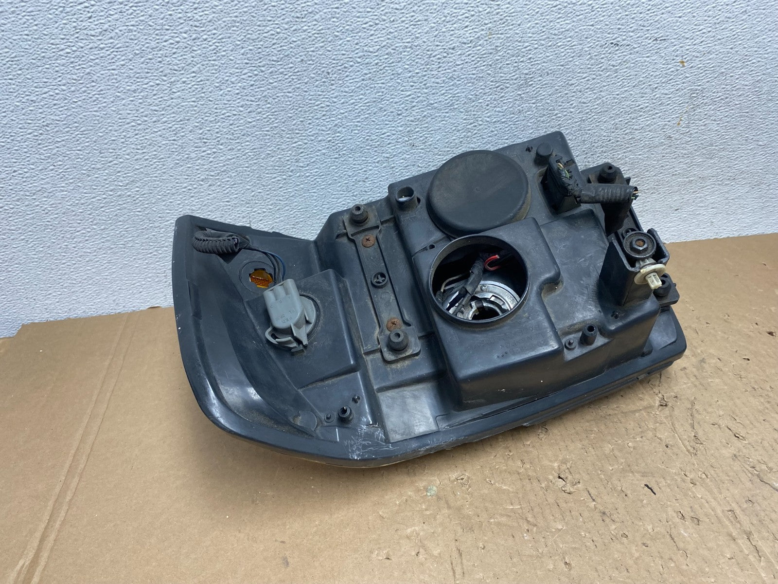 2002 to 2009 Gmc Envoy Right Passenger RH Side Headlight Halogen AD8157 DW5