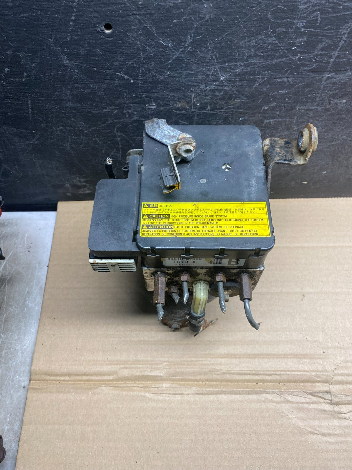 2004 - 2009 Toyota Prius ABS Brake Pump Anti Lock Module AH9557 DG0