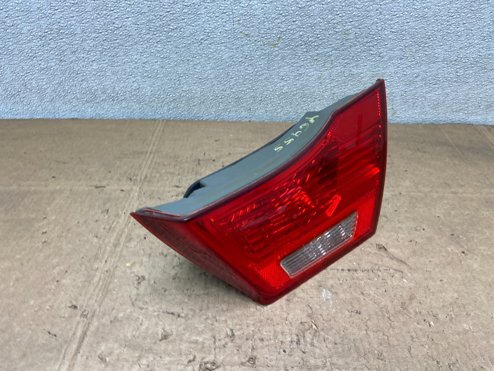 2009 - 2010 Kia Optima Right Passenger RH Side Inner Tail light Oem Y6955 DW2