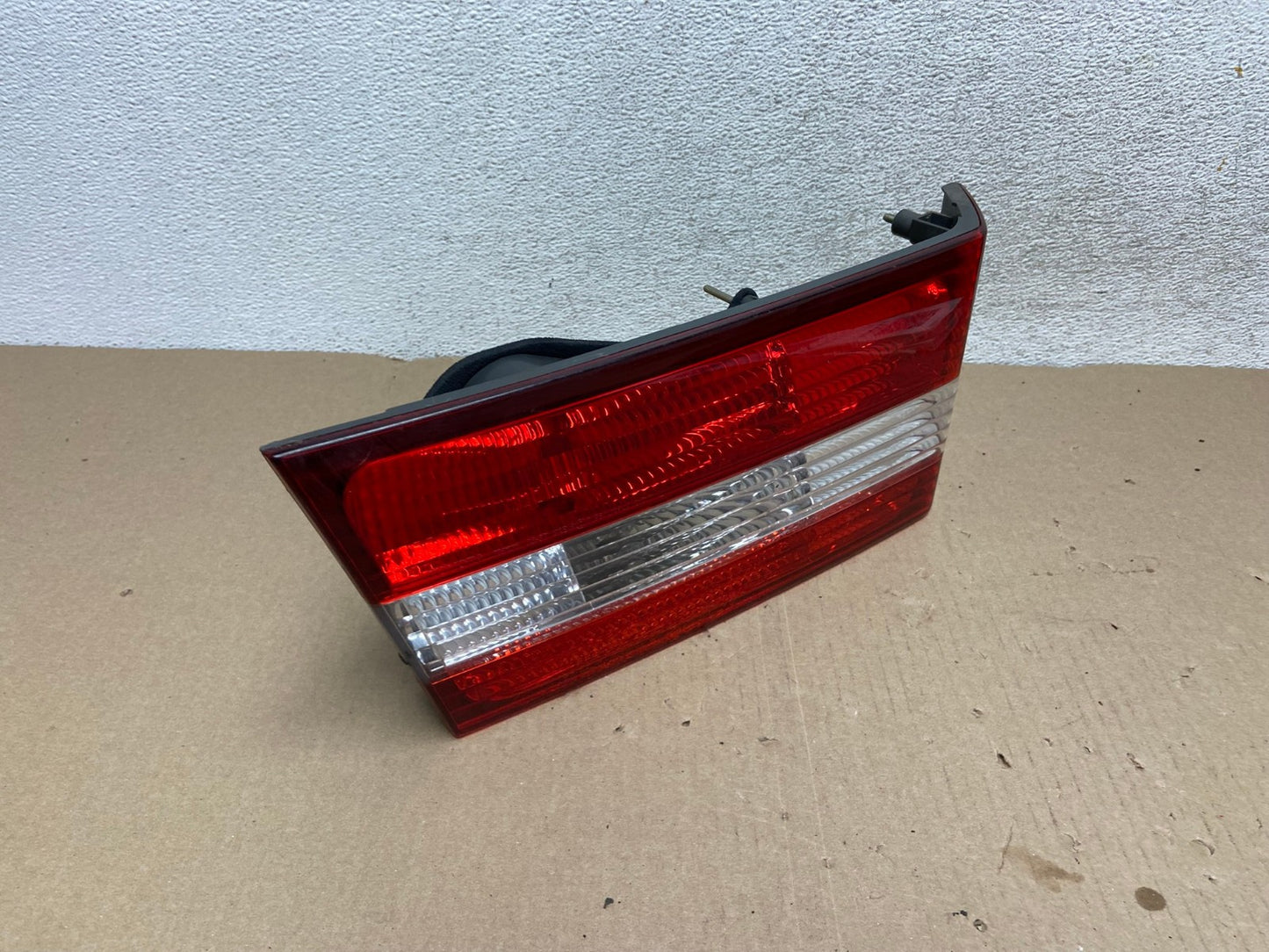 2000 2001 Lexus ES300 Inner Left Driver LH Side Tail Light AG6839 LK2