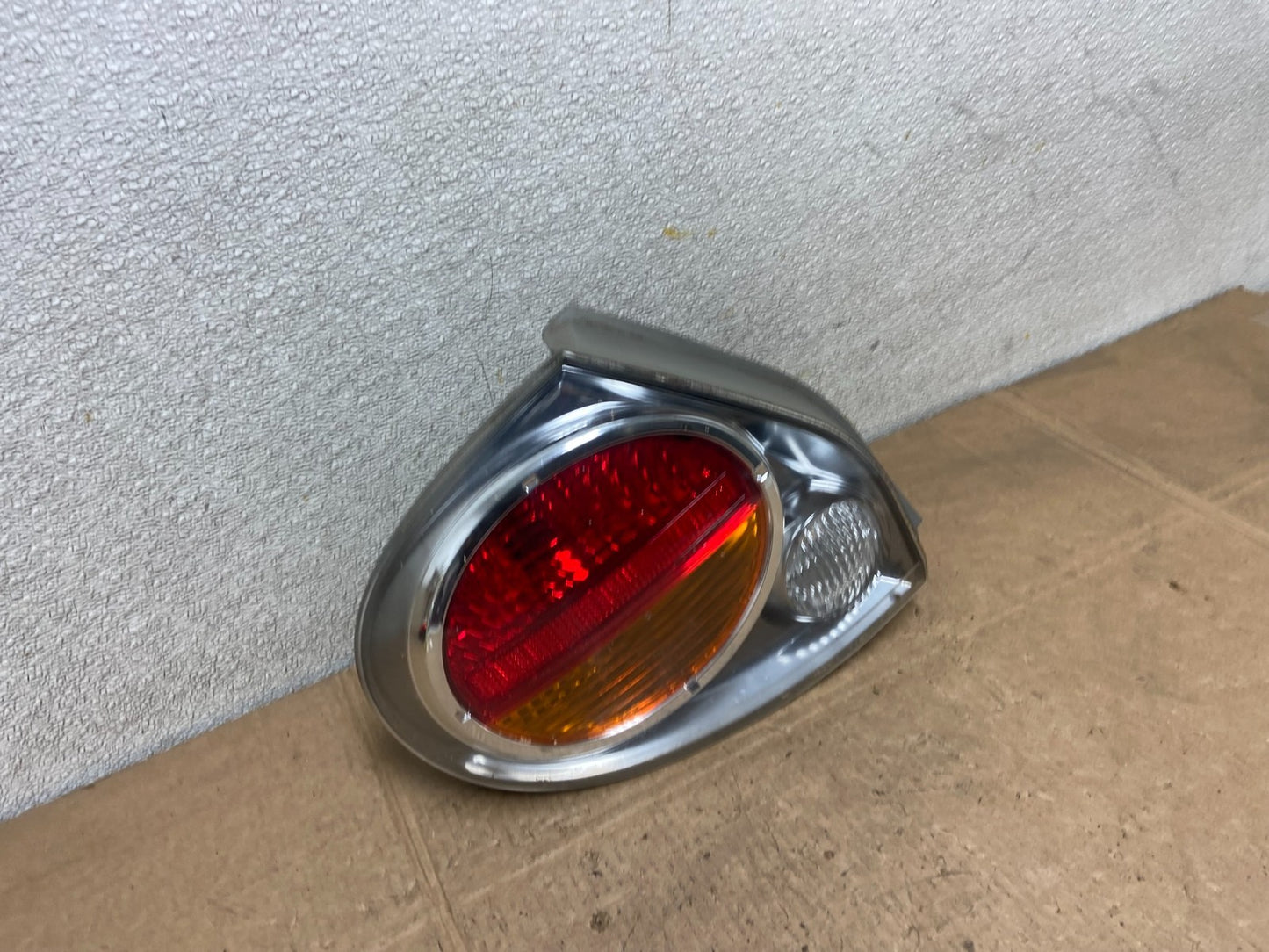2002 2003 Nissan Maxima Left Driver Lh Side Tail Light Y5809 DG2