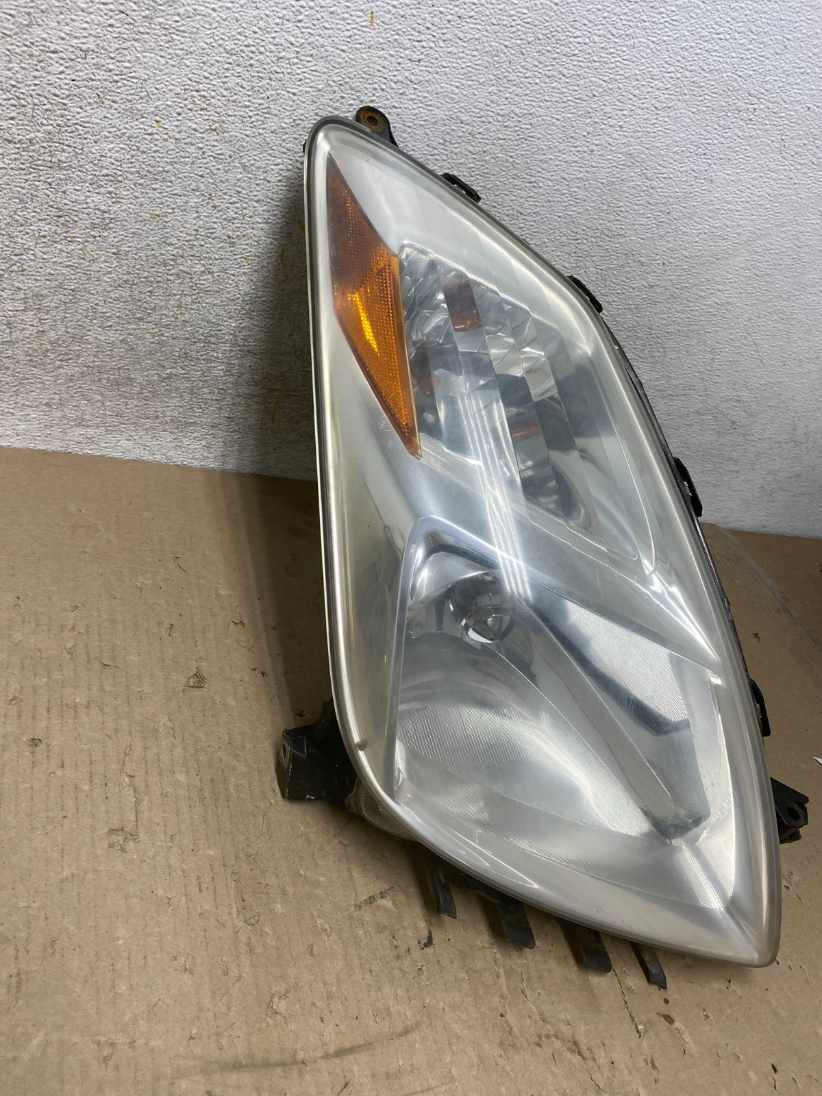 2004-2005 Toyota Prius Right Passenger RH Halogen Headlight AH6879 DW2