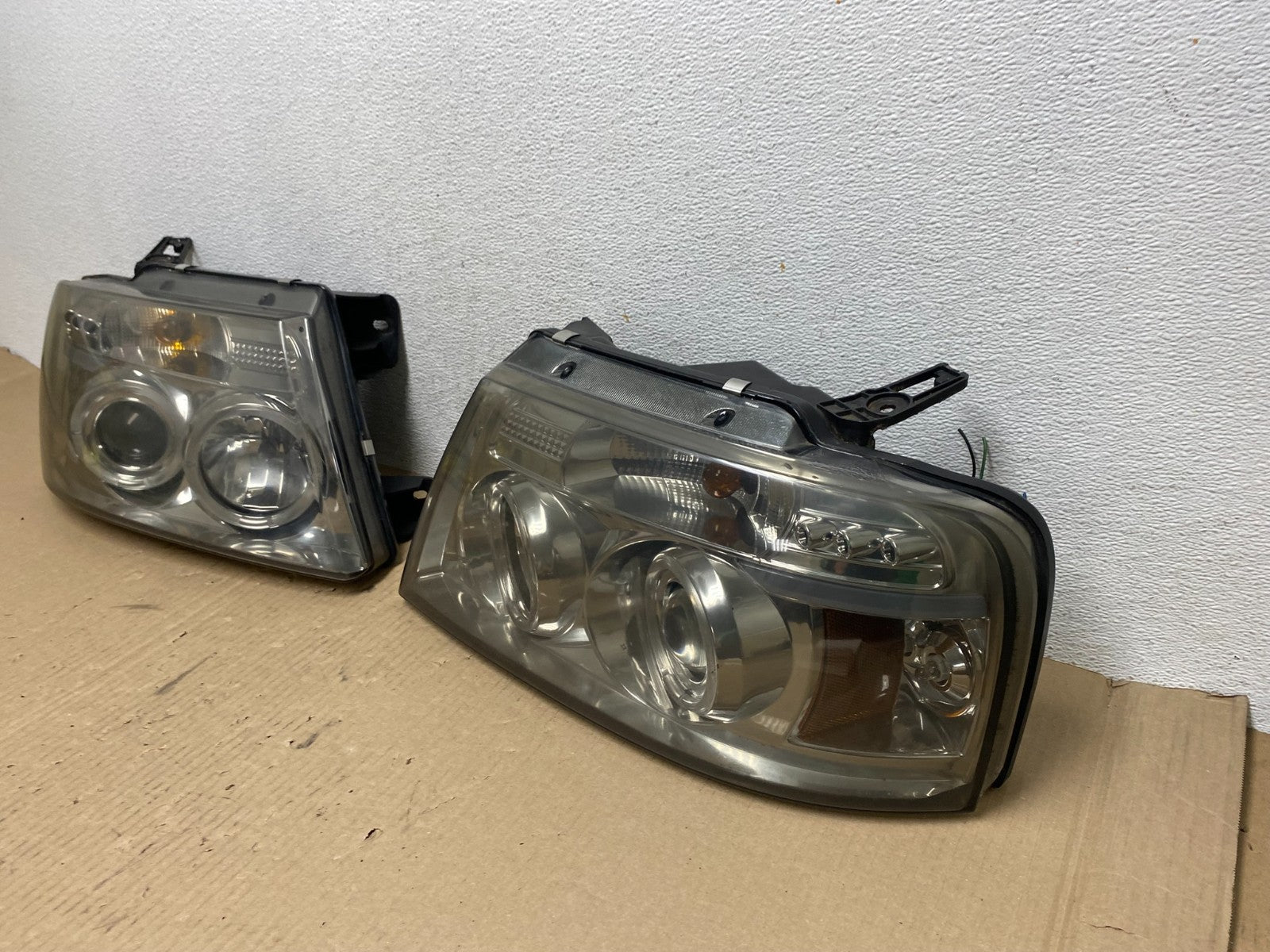 2004 to 2008 Ford F150 F-150 Left+Right Set Side LED Headlights AE7023 DG1