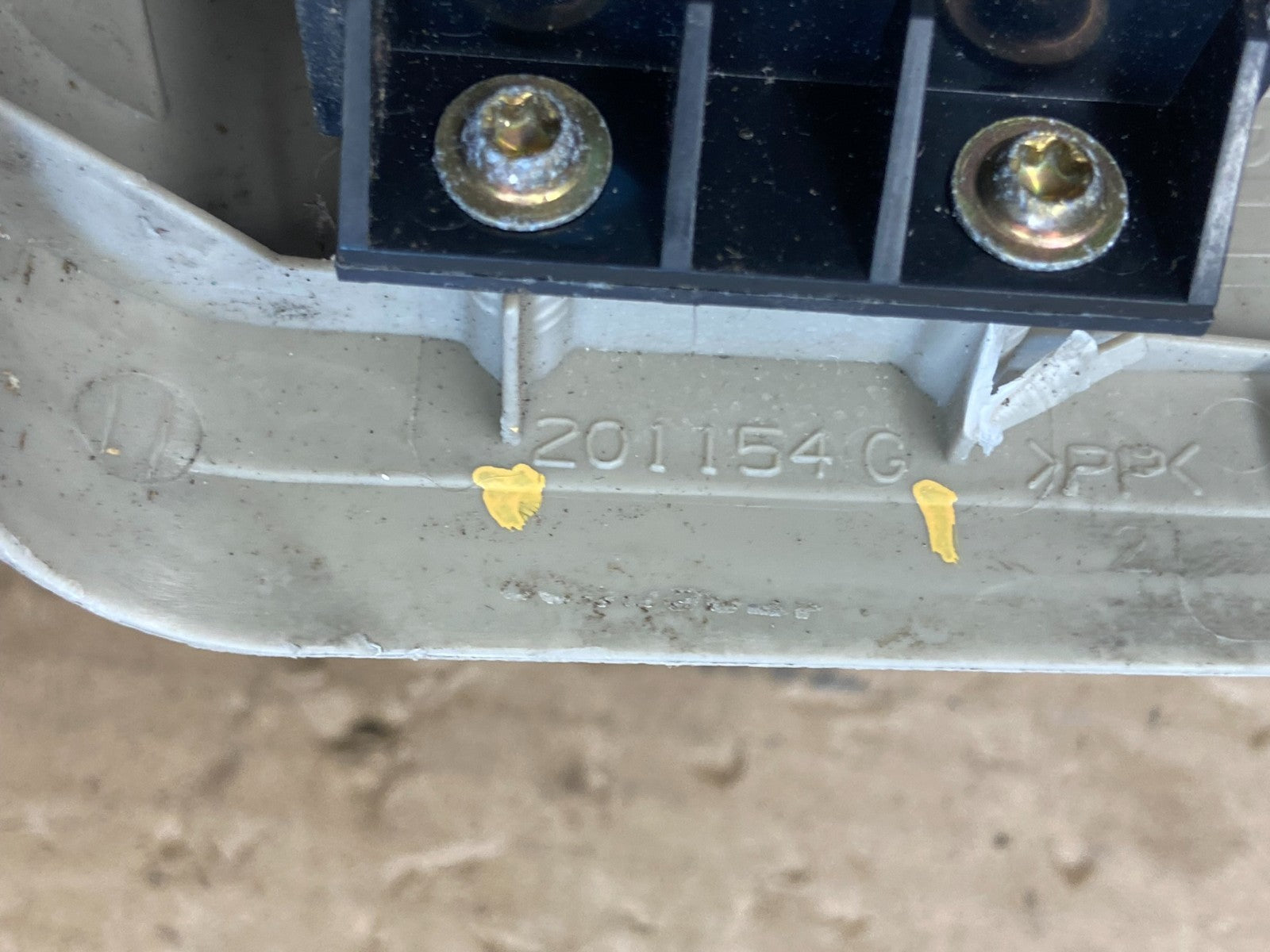 2000 to 2002 Tahoe Yukon Suburban Silverado Master Power Window Switch AE4015 DG5
