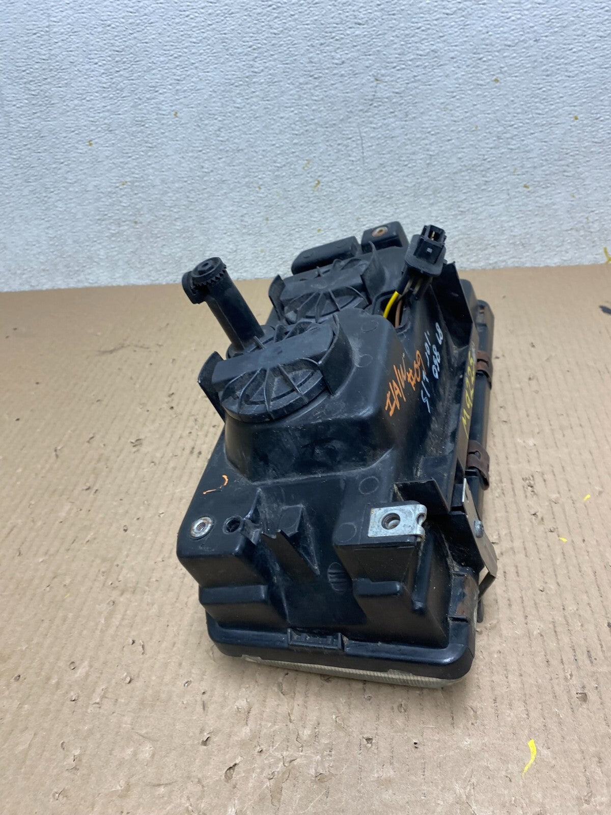 1997-2005 Volvo S70 C70 V70 Left Driver Lh Side Halogen Headlight M92256