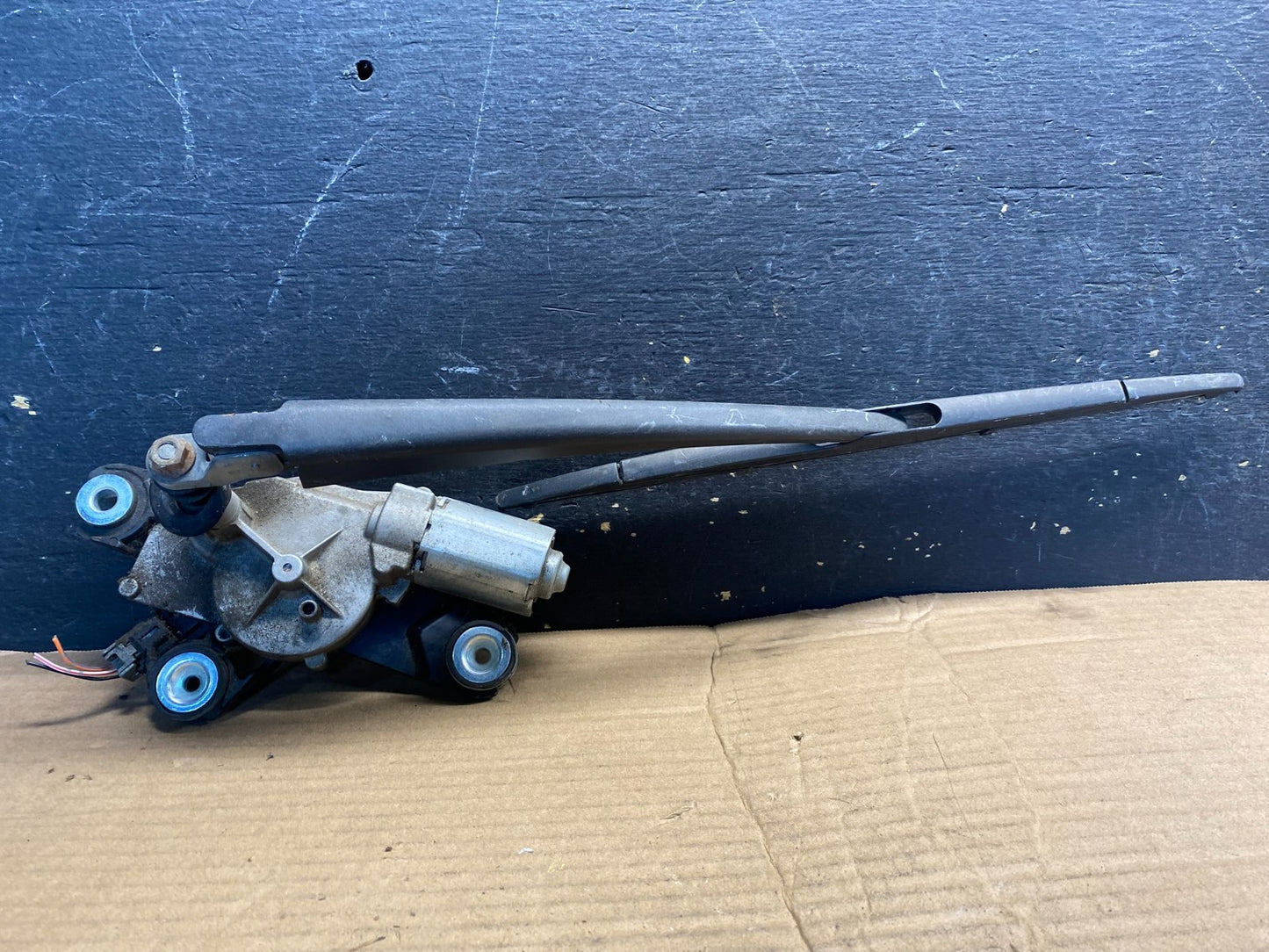 2004 to 2009 Mazda 3 Windshield Rear Wiper Motor aa5819 DG0