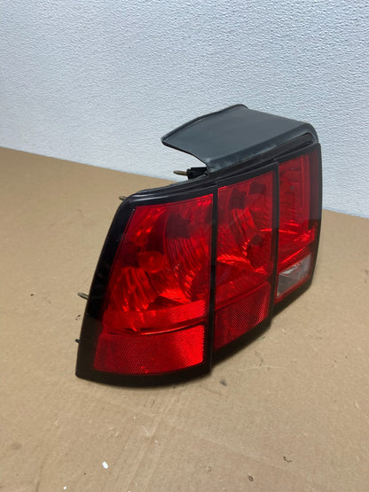 1999 - 2004 Ford Mustang Left Driver Lh Side Tail Light AB6351 DW2