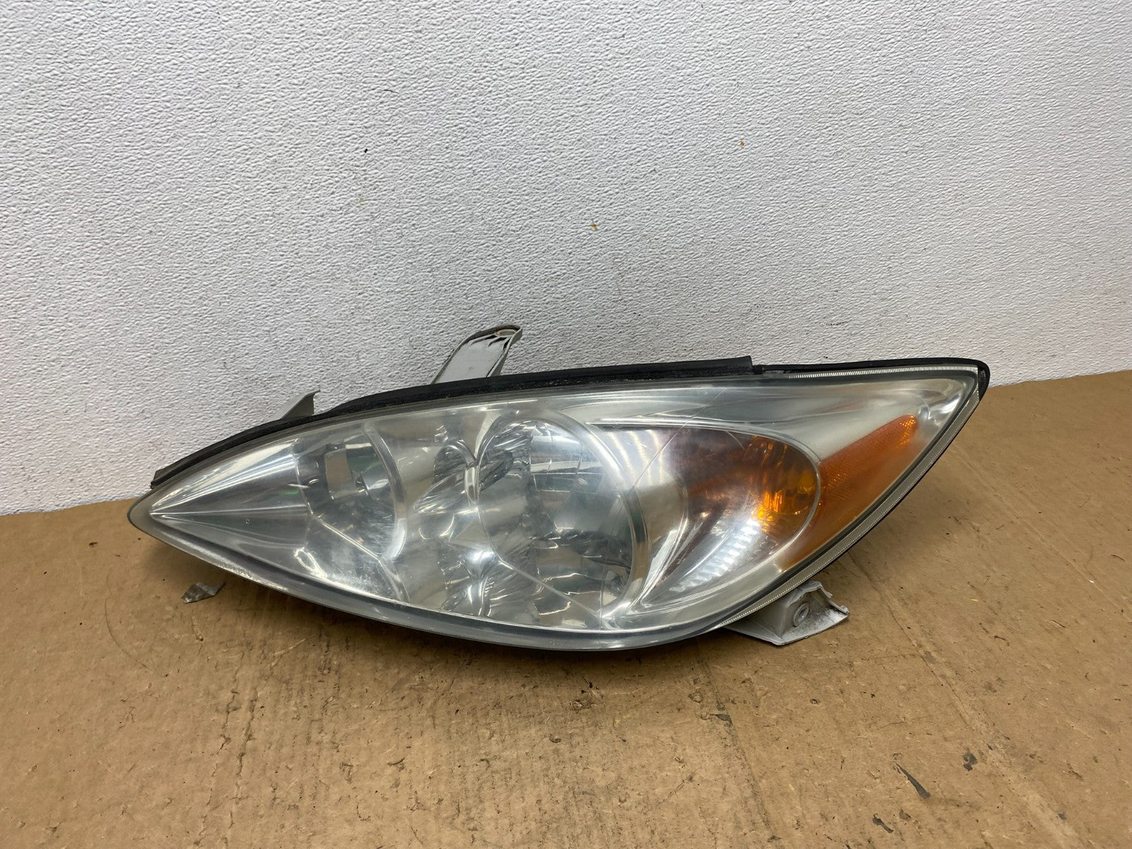 2002 2003 2004 Toyota Camry Left Driver Lh Side Halogen Headlight AD2650 DW0