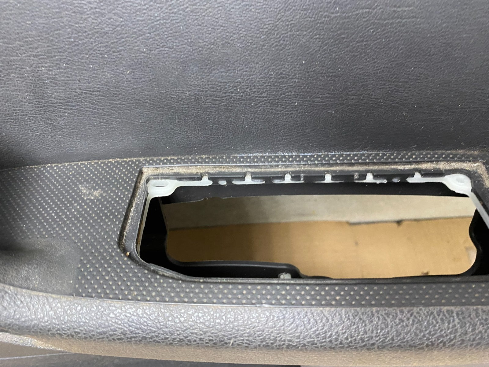 2006 to 2010 Hummer H3 Front Right Passenger Interior Door Panel OEM Z1280 DG3