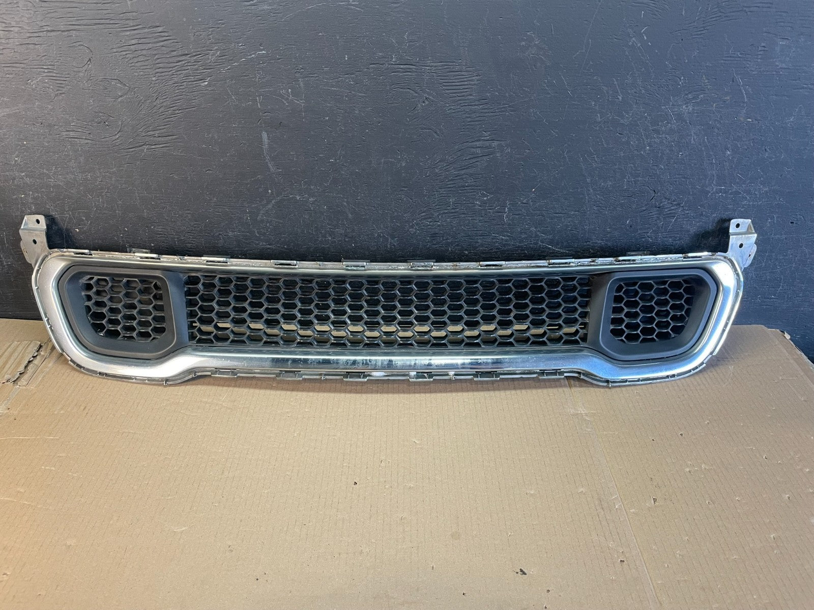 2014 to 2018 Jeep Cherokee Front Lower Bumper Cover Grille AE3576 DG0