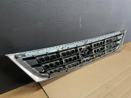 2003 2004 Toyota Avalon Front Upper Grill Grille OEM AB7595 DG8