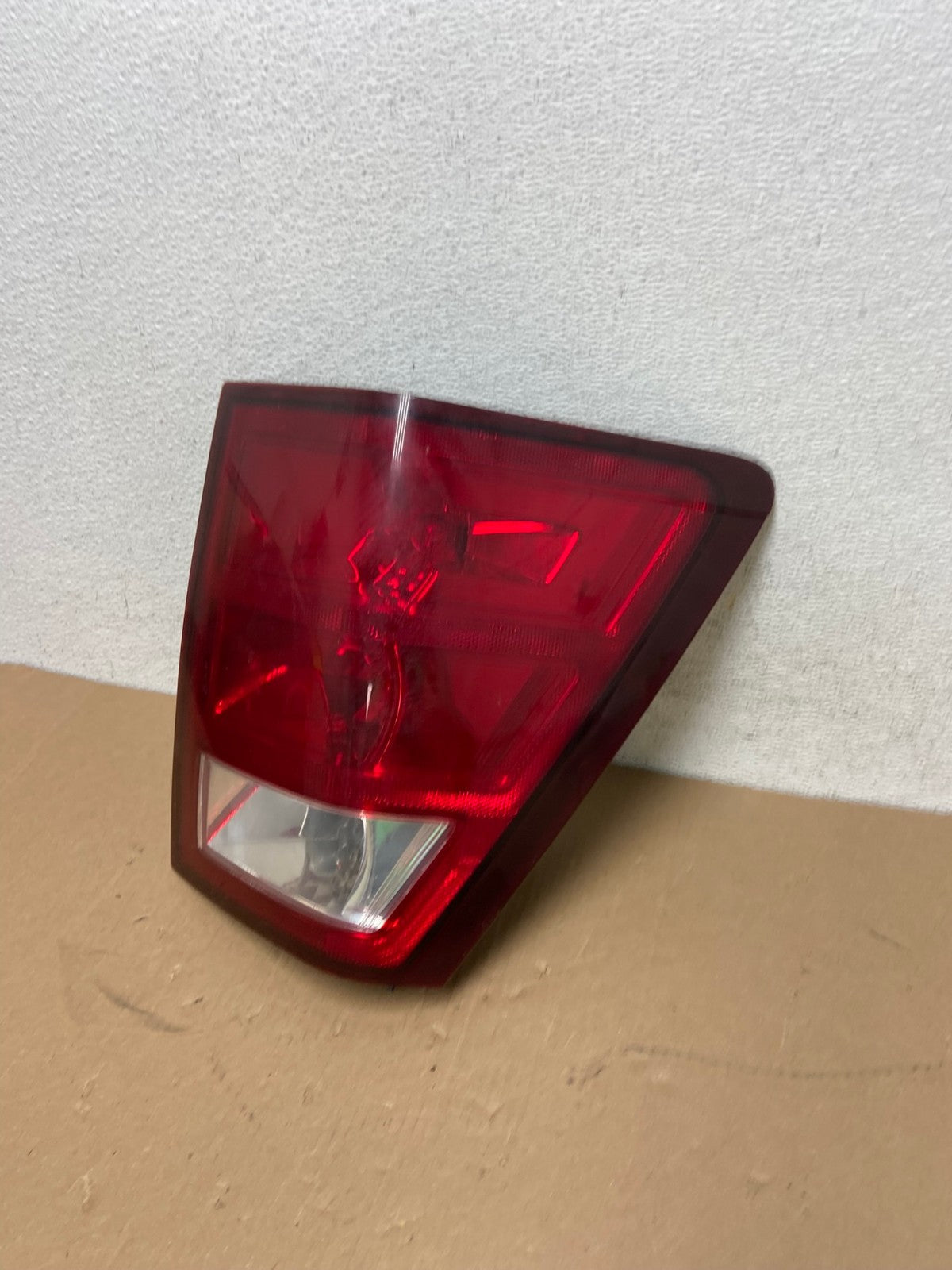 2005 - 2006 Jeep Grand Cherokee Right Passenger Rh Tail Light AD6425 LK1
