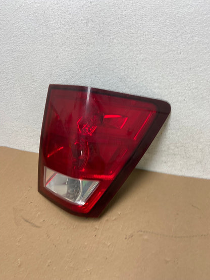 2005 - 2006 Jeep Grand Cherokee Right Passenger Rh Tail Light AD6425 LK1