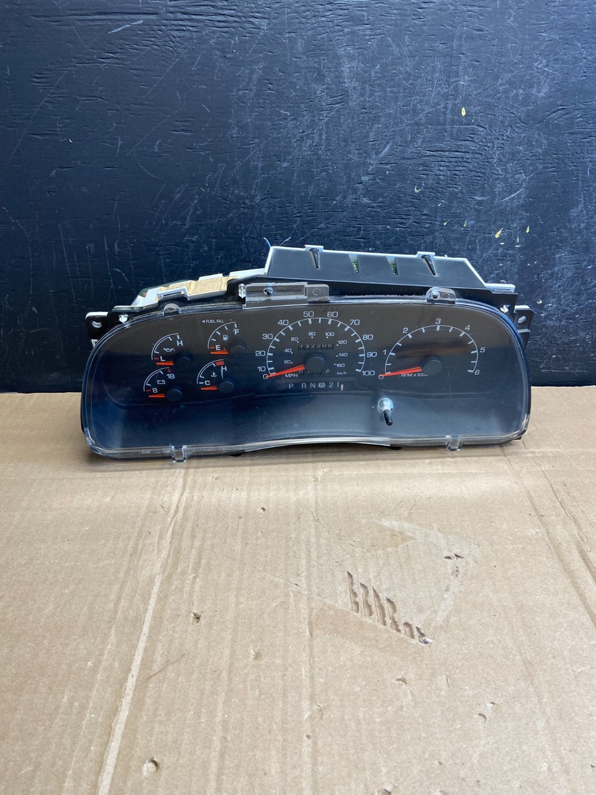 1999 - 2001 Ford F150 F-150 Speedometer Cluster Gauge ad7075 DG0