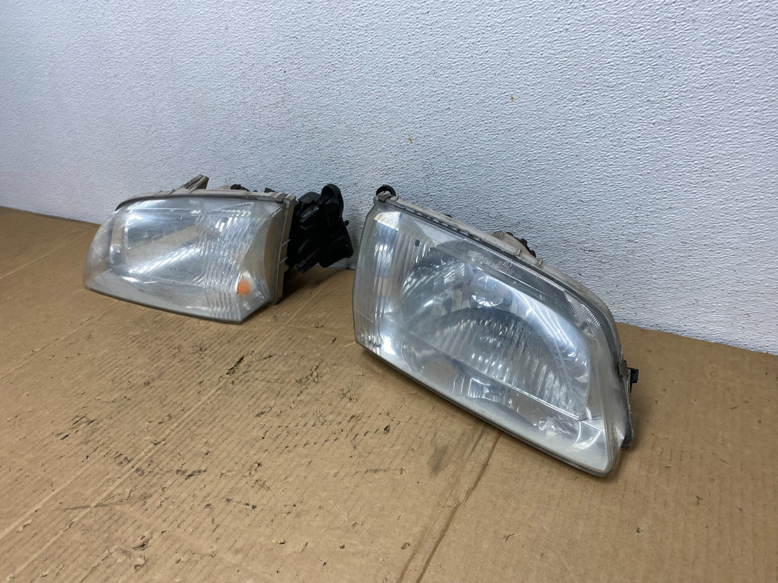 2000 to 2002 Mazda 626 Left+Right Side Headlights AD1087 DW1