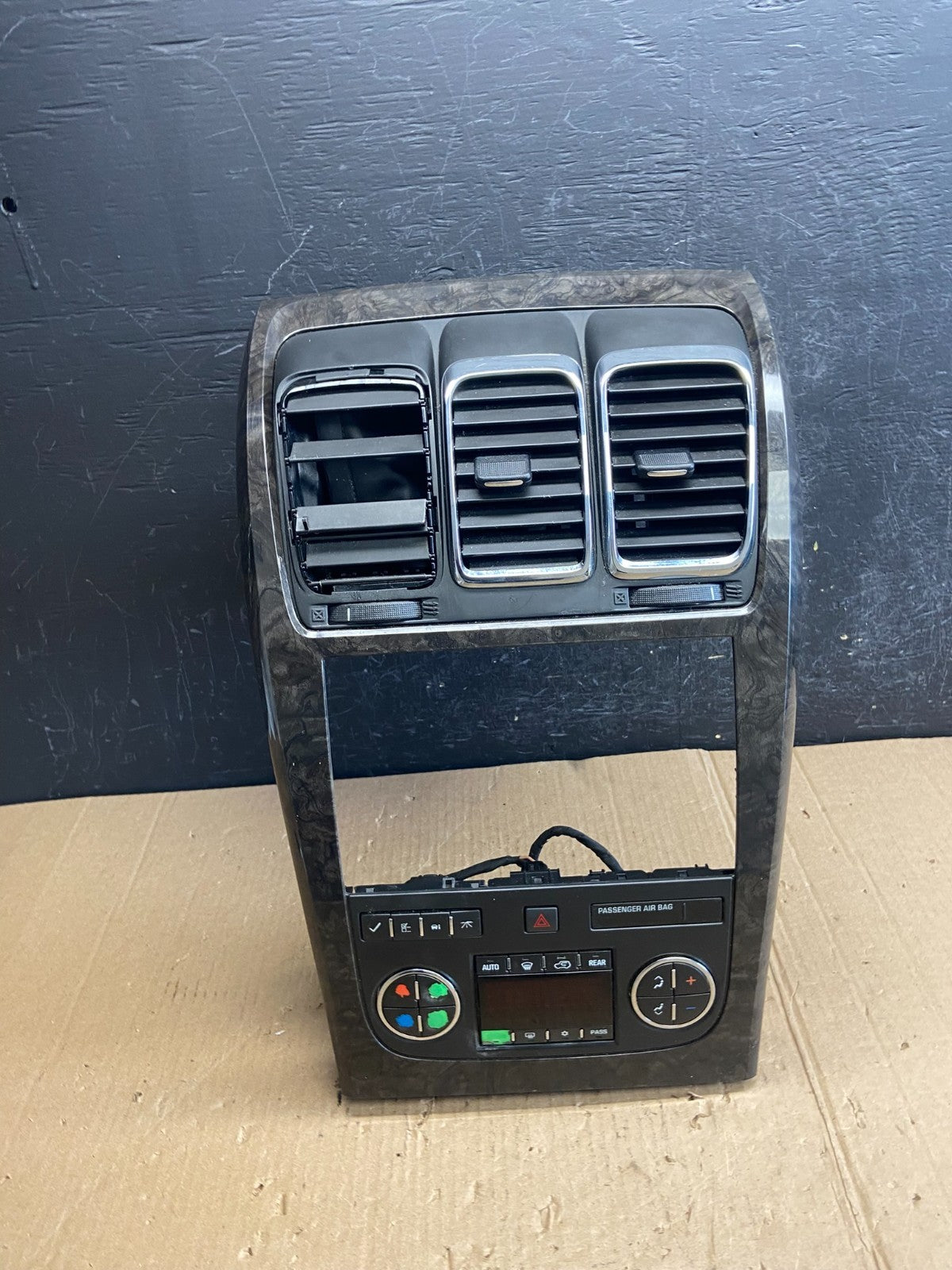 2007 - 2012 GMC Acadia A/C Heater Climate Control Radio Panel Bezel OE AE3945 DG0