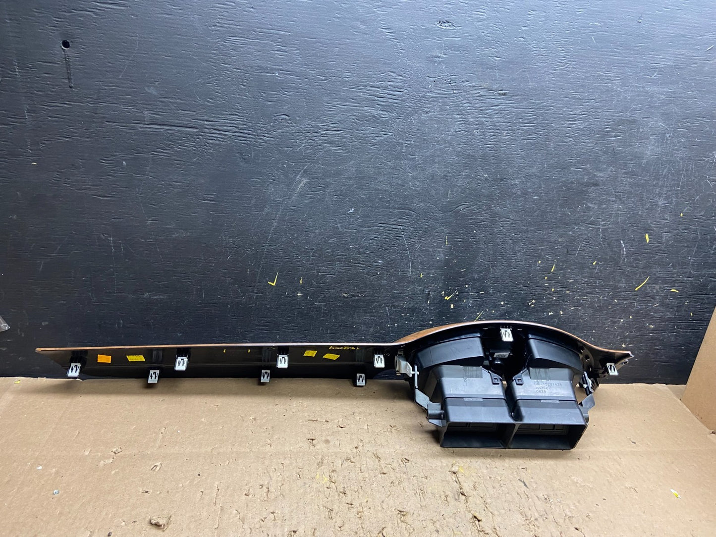 2008 to 2017 Buick Enclave Dash Center Clock Bezel Air Vent Trim Oem t8709 DG3
