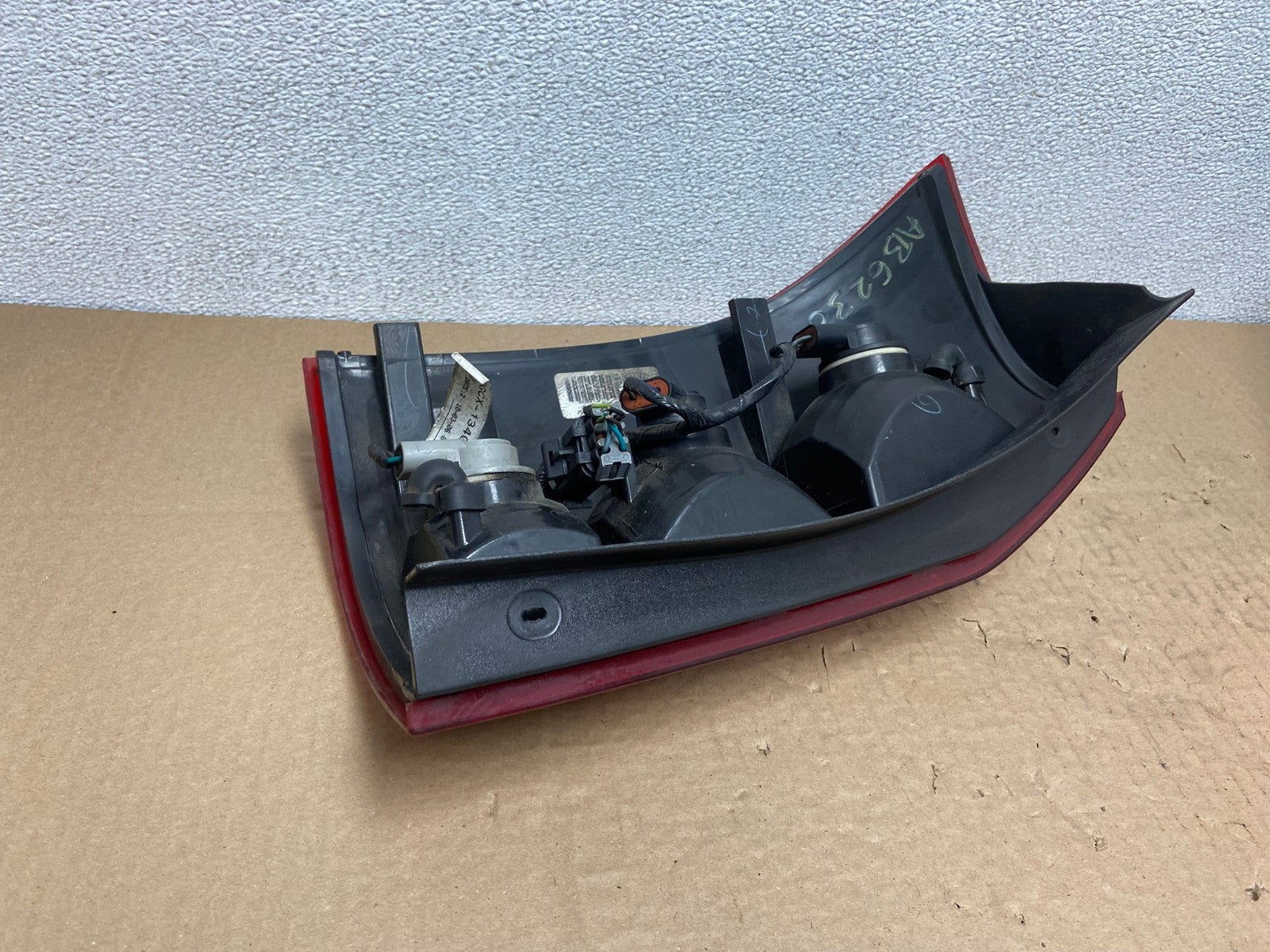 2004 to 2007 Saturn Vue Right Passenger Rh Side Tail Light Oem AB6230 LK4