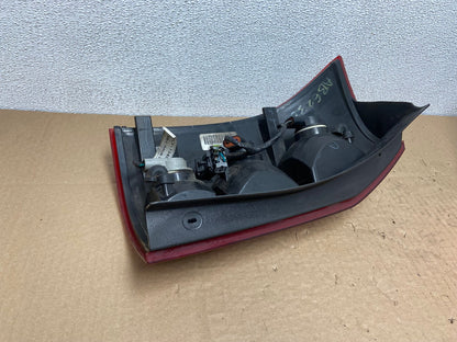 2004 to 2007 Saturn Vue Right Passenger Rh Side Tail Light Oem AB6230 LK4