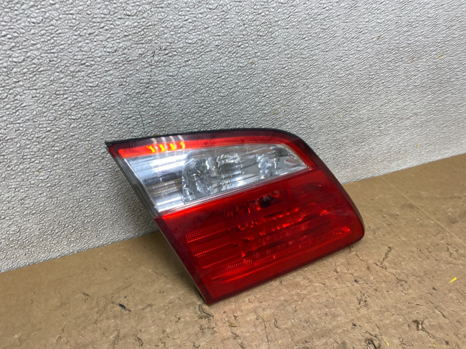 2000-2001 Infiniti i30 Left Driver Lh Side Tail Light Inner Oem V8524 DW2