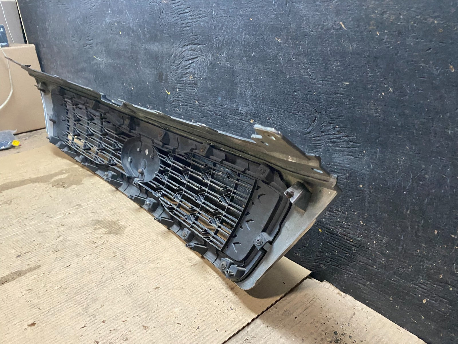 2011 2012 Kia Sedona Front Upper Grill Grille OEM X3244 DG6