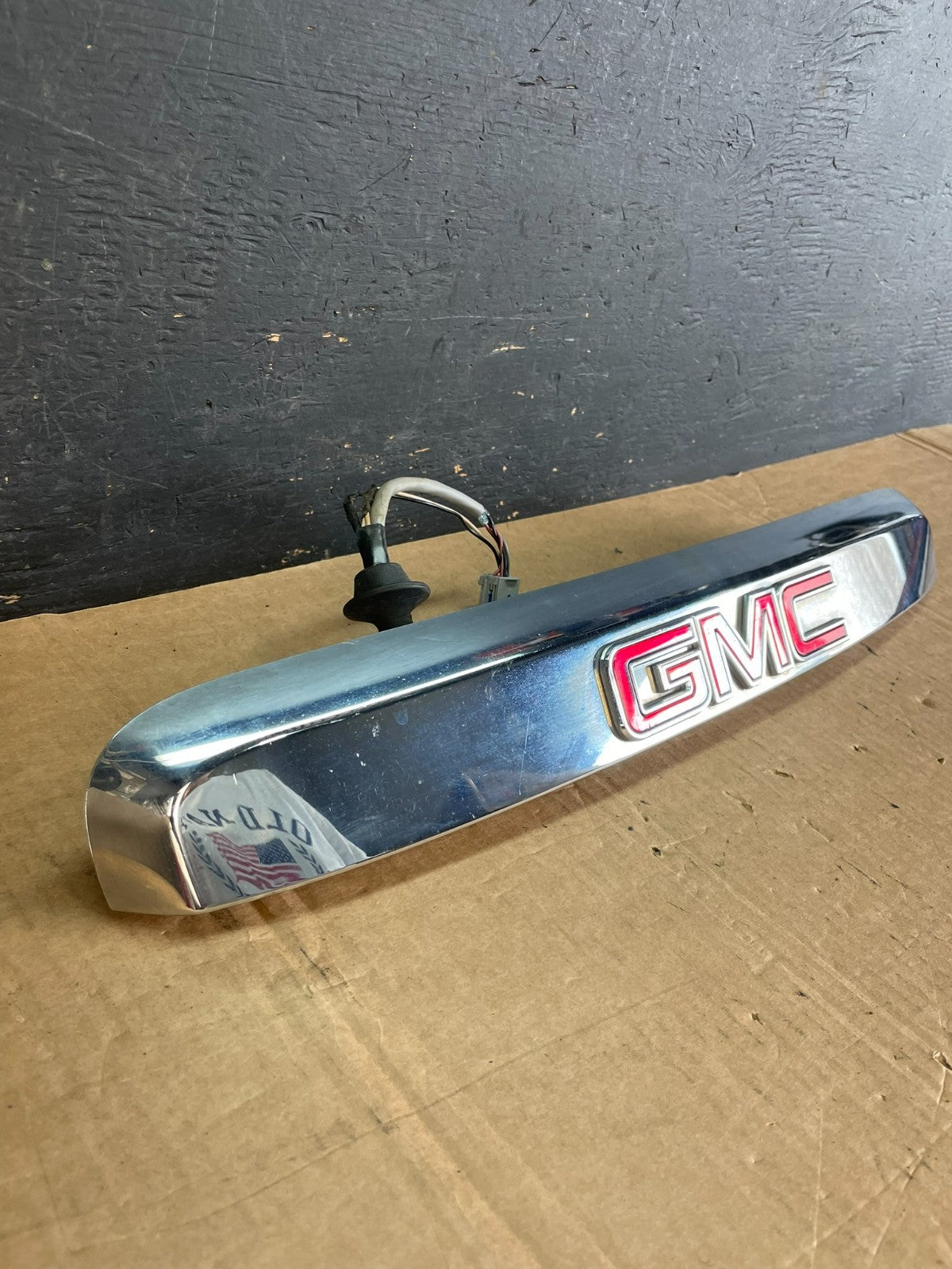 2007-2012 GMC Acadia Chrome Tailgate Rear Finish Molding Back W/Camera AE8412 DW3