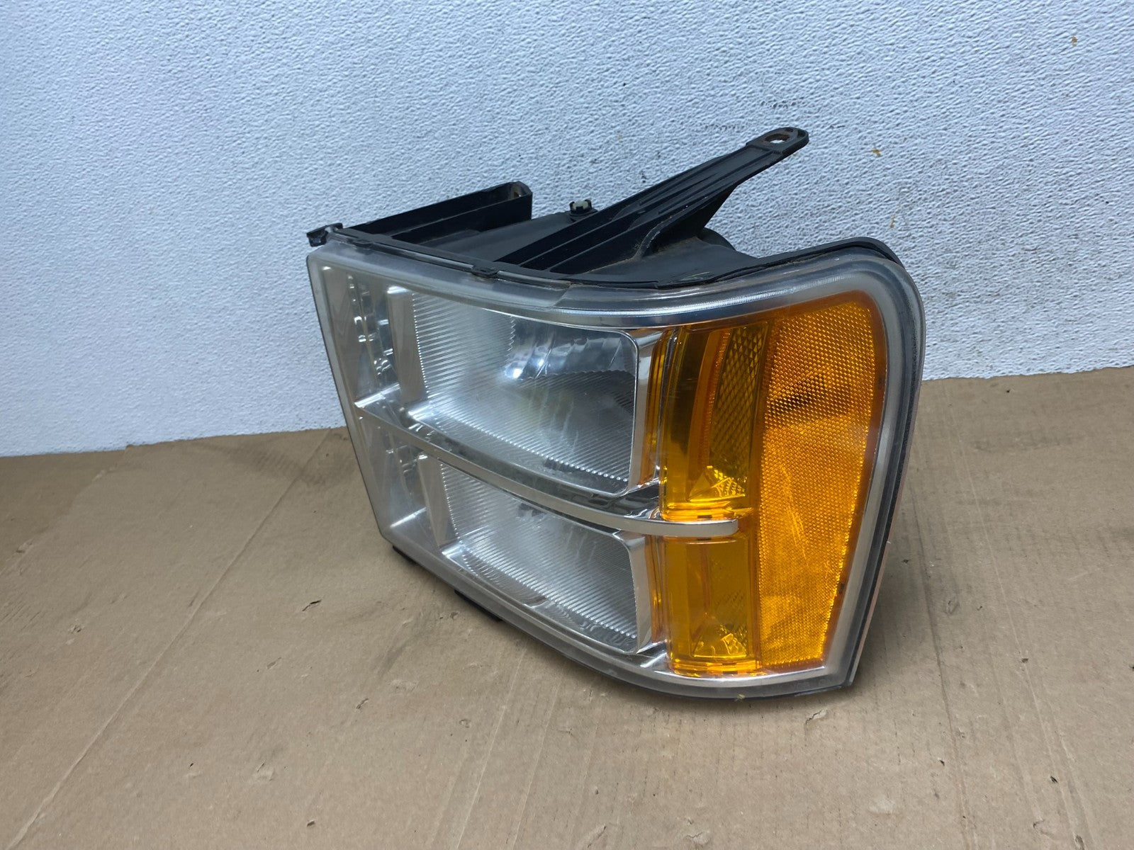 2007 - 2014 GMC Sierra Left Driver LH Side Halogen Headlight AE9109 DW1