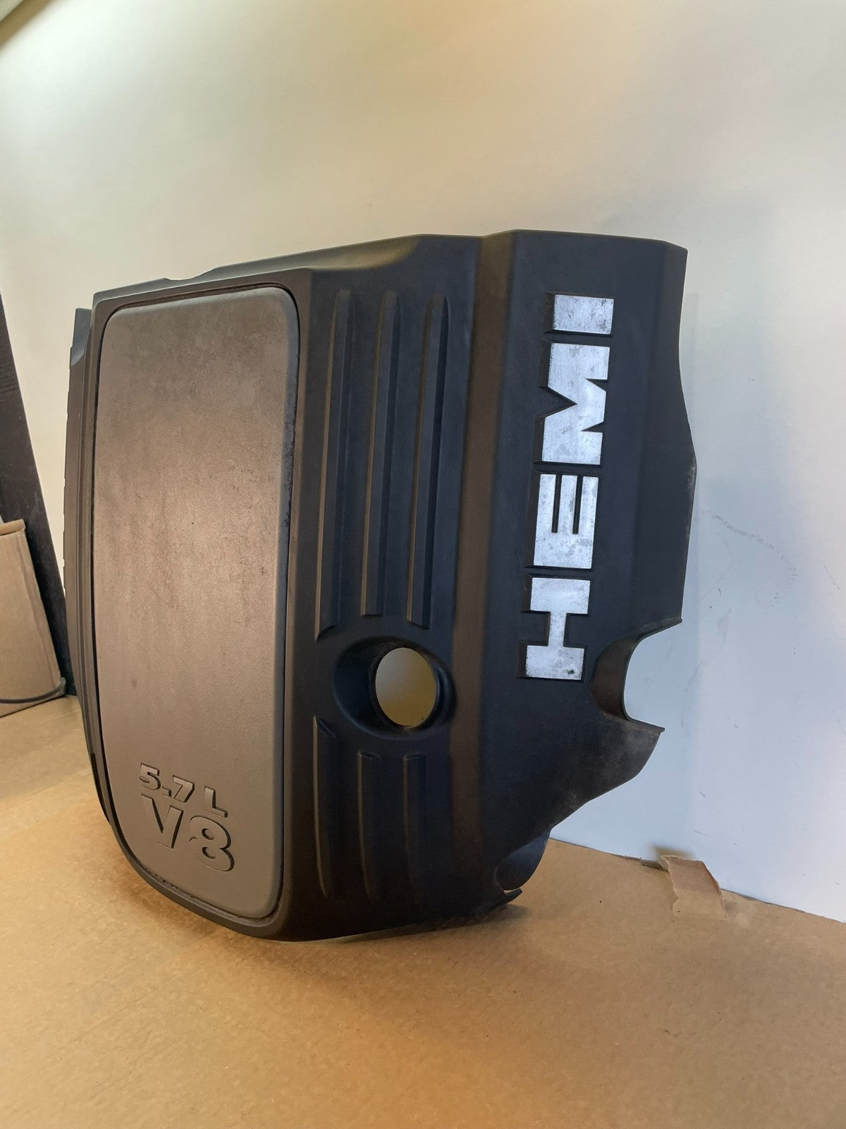 2011 to 2016 Jeep Grand Cherokee 5.7L Hemi Engine Cover Plastic Shield AG3064 DG1
