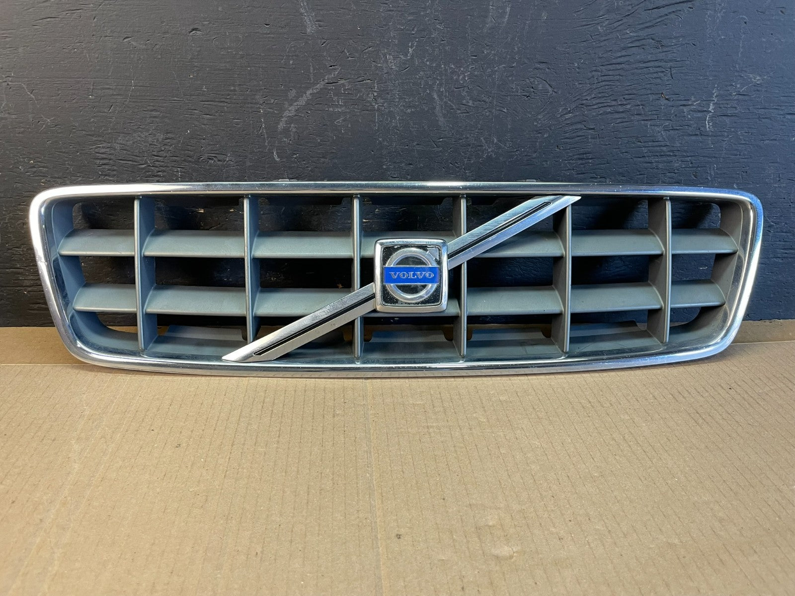 2001 to 2004 Volvo XC70 Front Upper Grill Grille AC19880
