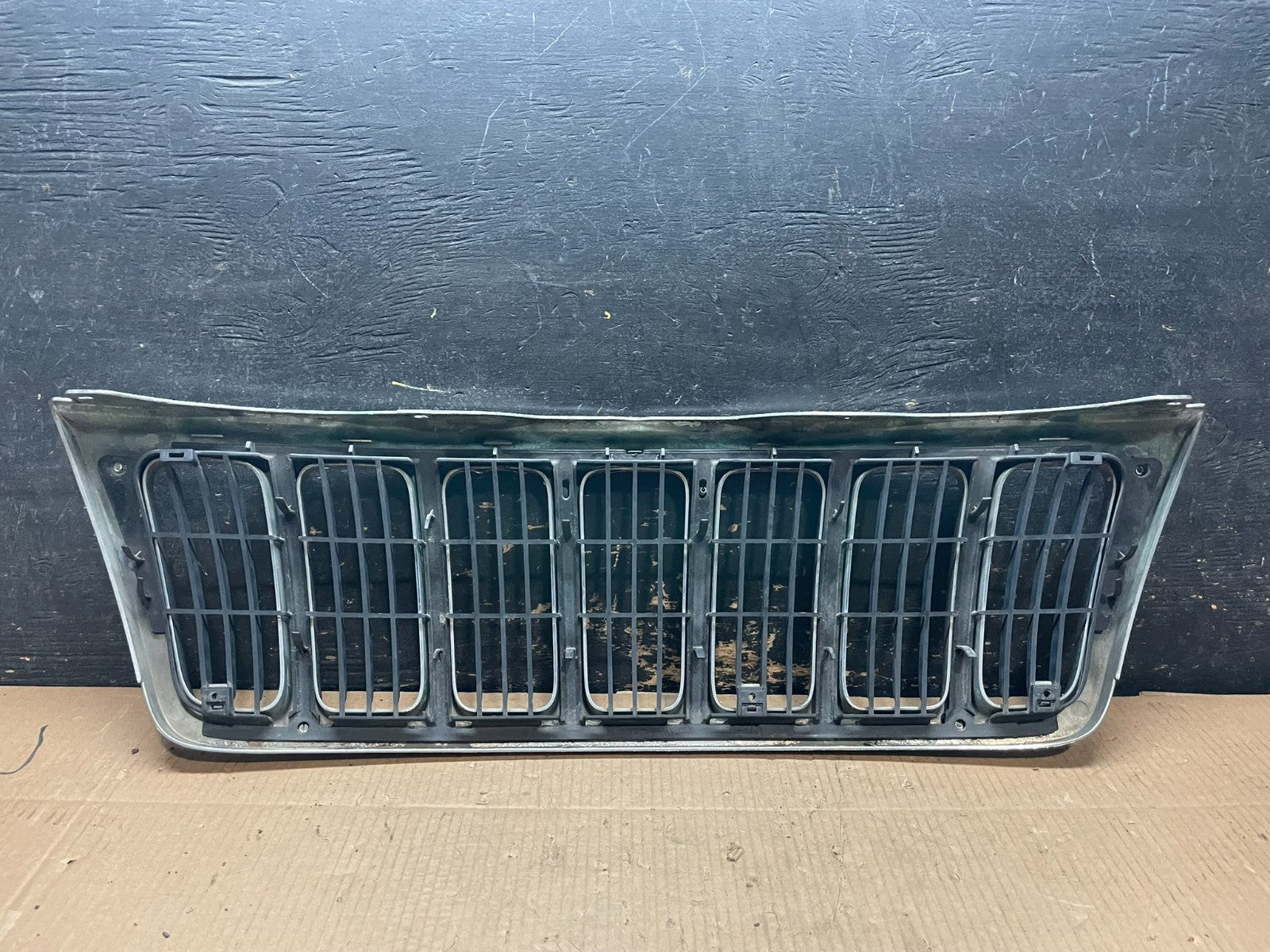 1999 to 2003 Jeep Grand Cherokee Front Upper Grill Grille y1893 DG3