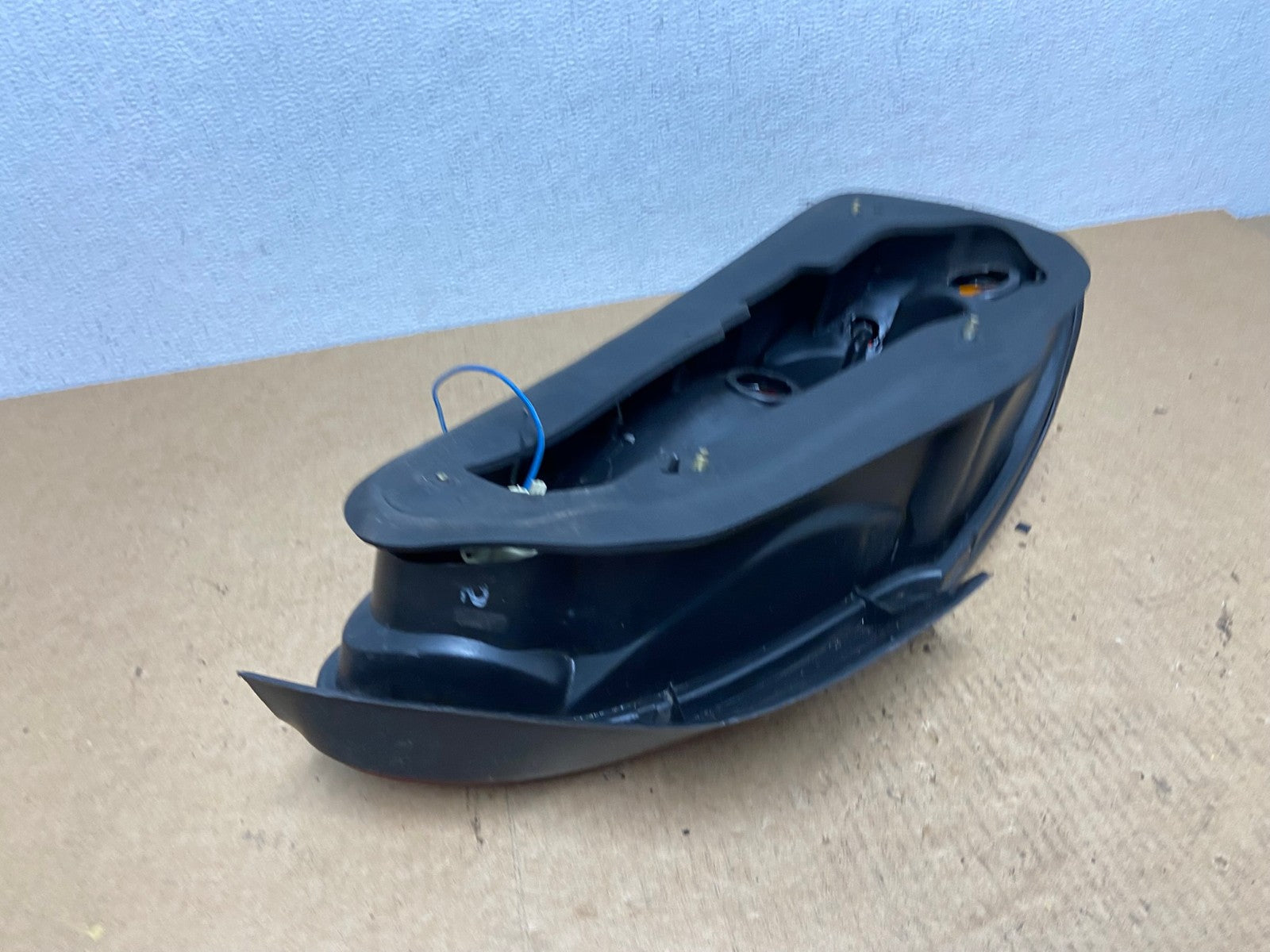 1999 2000 Hyundai Elantra Sedan Right Passenger RH Tail Light OEM AC2900 LK4