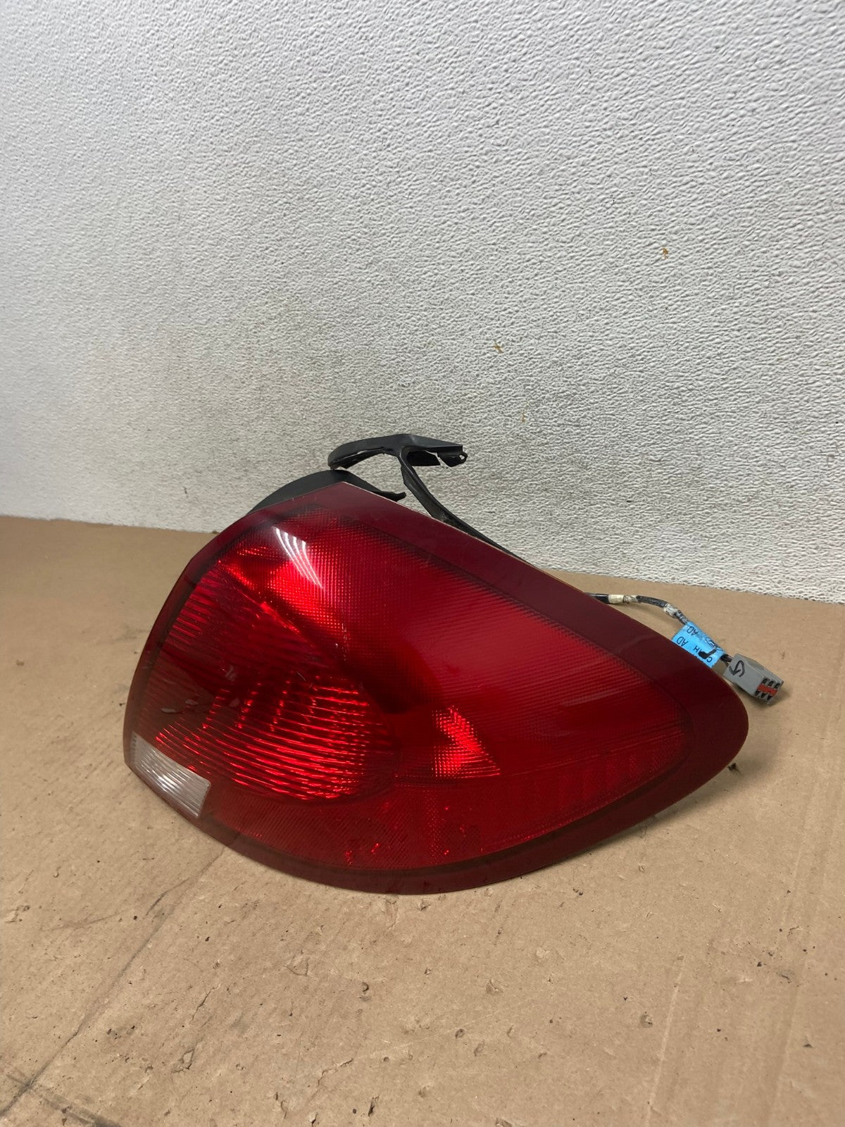 2000 to 2003 Ford Taurus Right Passenger Rh Side Tail Light AG4787 LK1