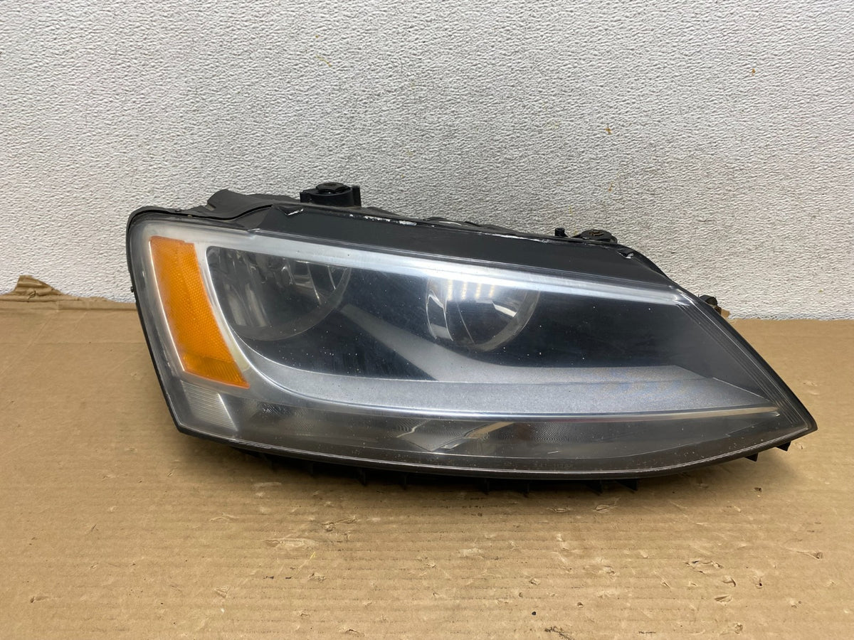2011 to 2014 Volkswagen Jetta Right Passenger RH Headlight Halogen AG9240 DW0