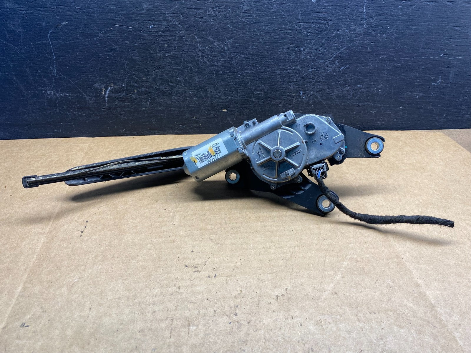 2020 to 2023 Ford Explorer Rear Windshield Wiper Motor ad7520 DG5