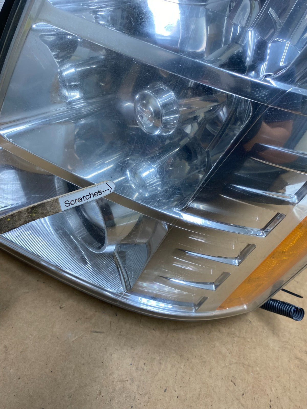 2007 - 2014 Cadillac Escalade Left Driver LH Side Xenon HID Headlight AE3042 DW3