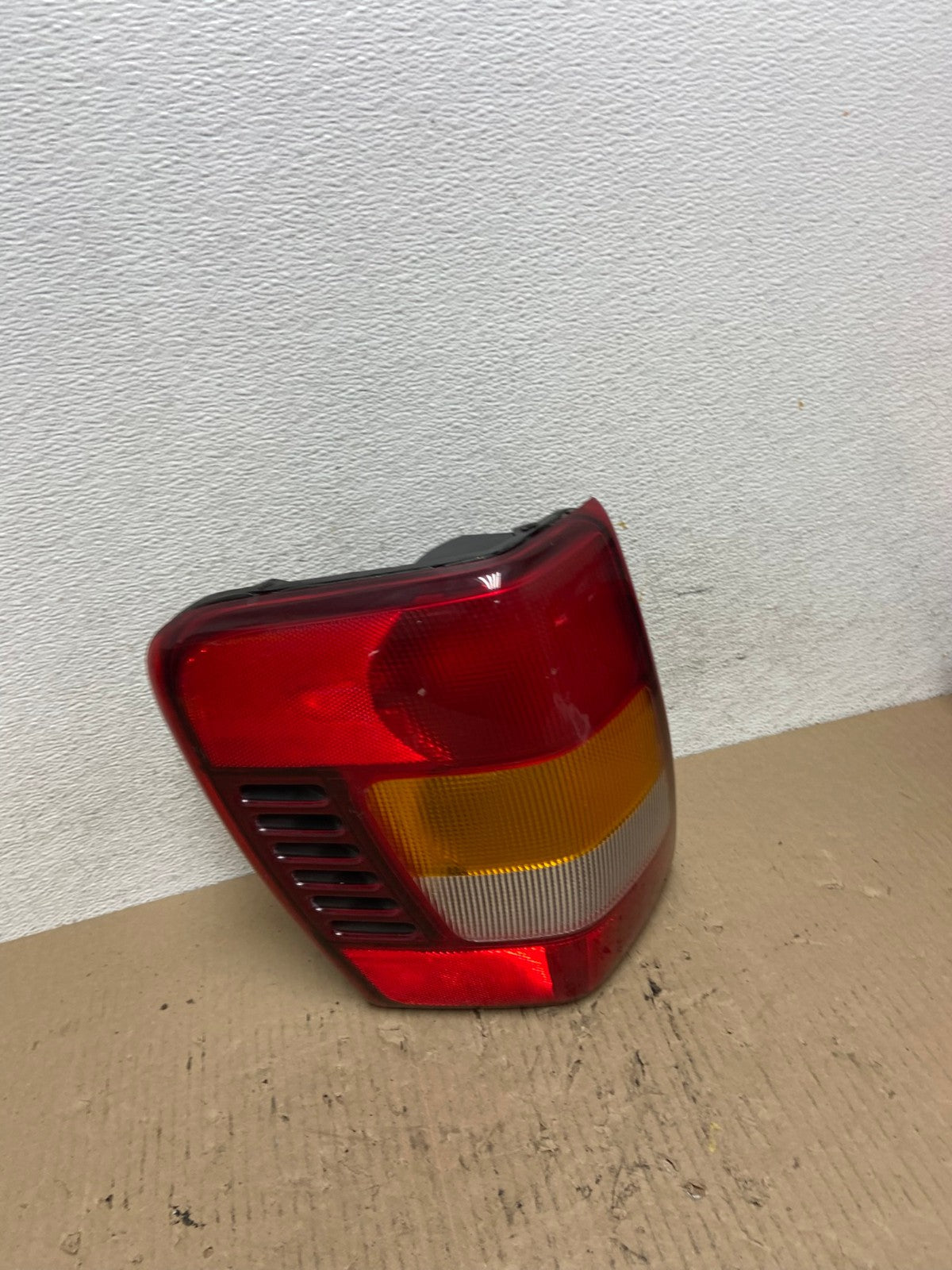 1999 - 2004 Jeep Grand Cherokee WJ Left Driver Lh Tail Light AF5919 LK2